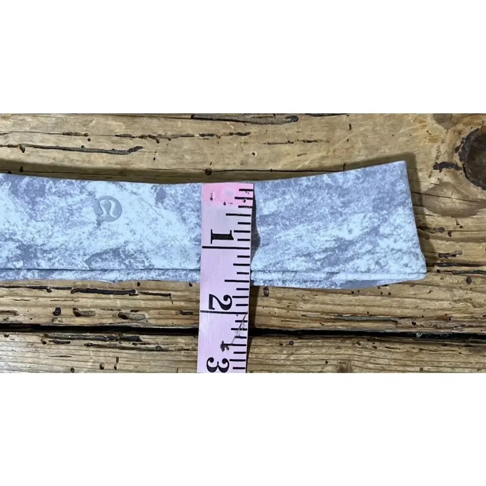 Lululemon Women’s Size OS Washed Marble Alpine White Fly Away Tamer Headband